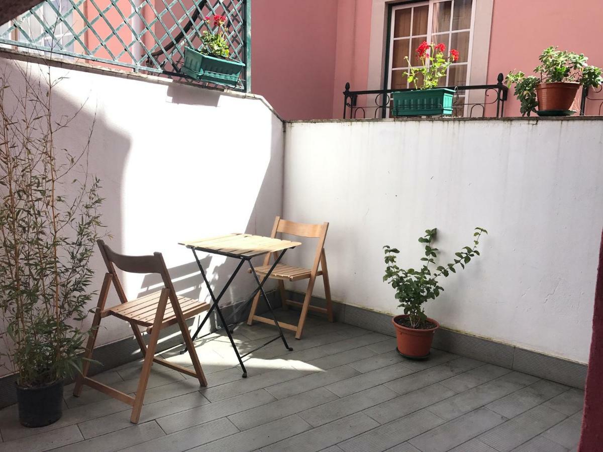 Sweet With Terrace In Appartement